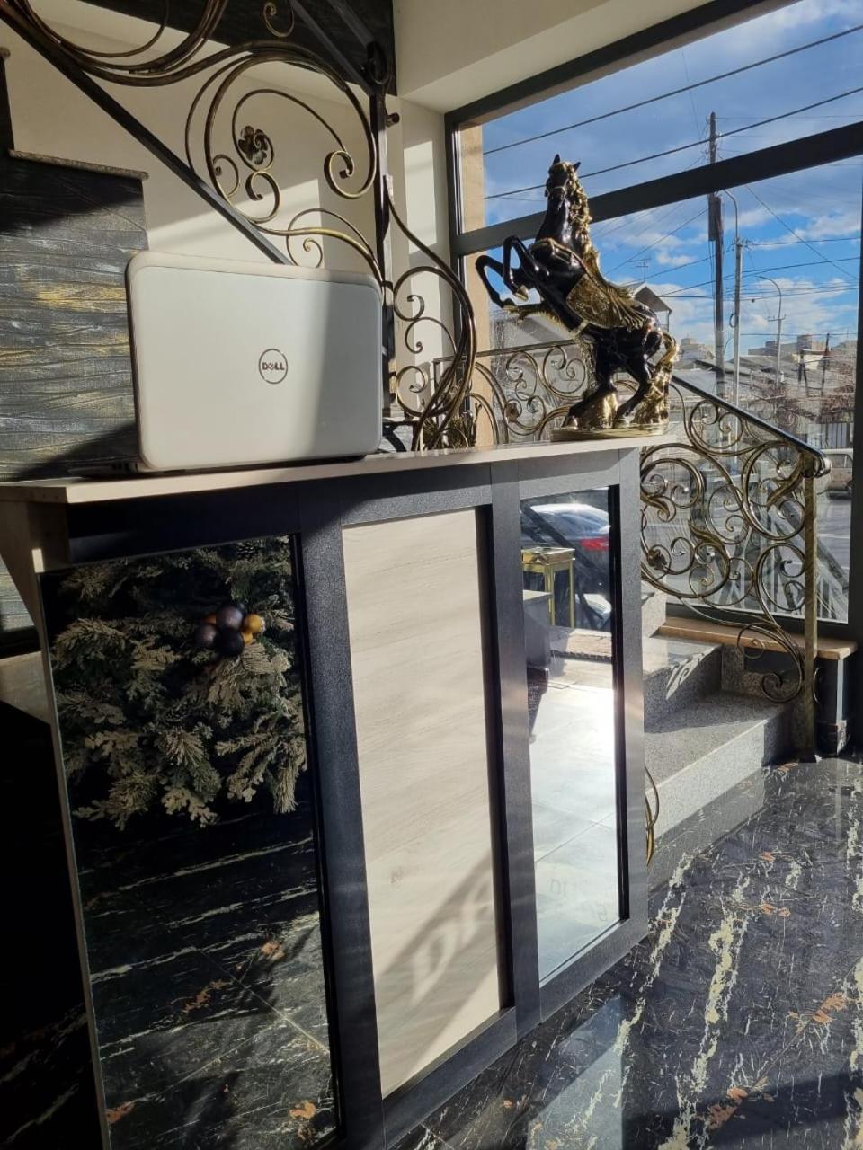 Day Inn Hotel Erevan Exterior foto