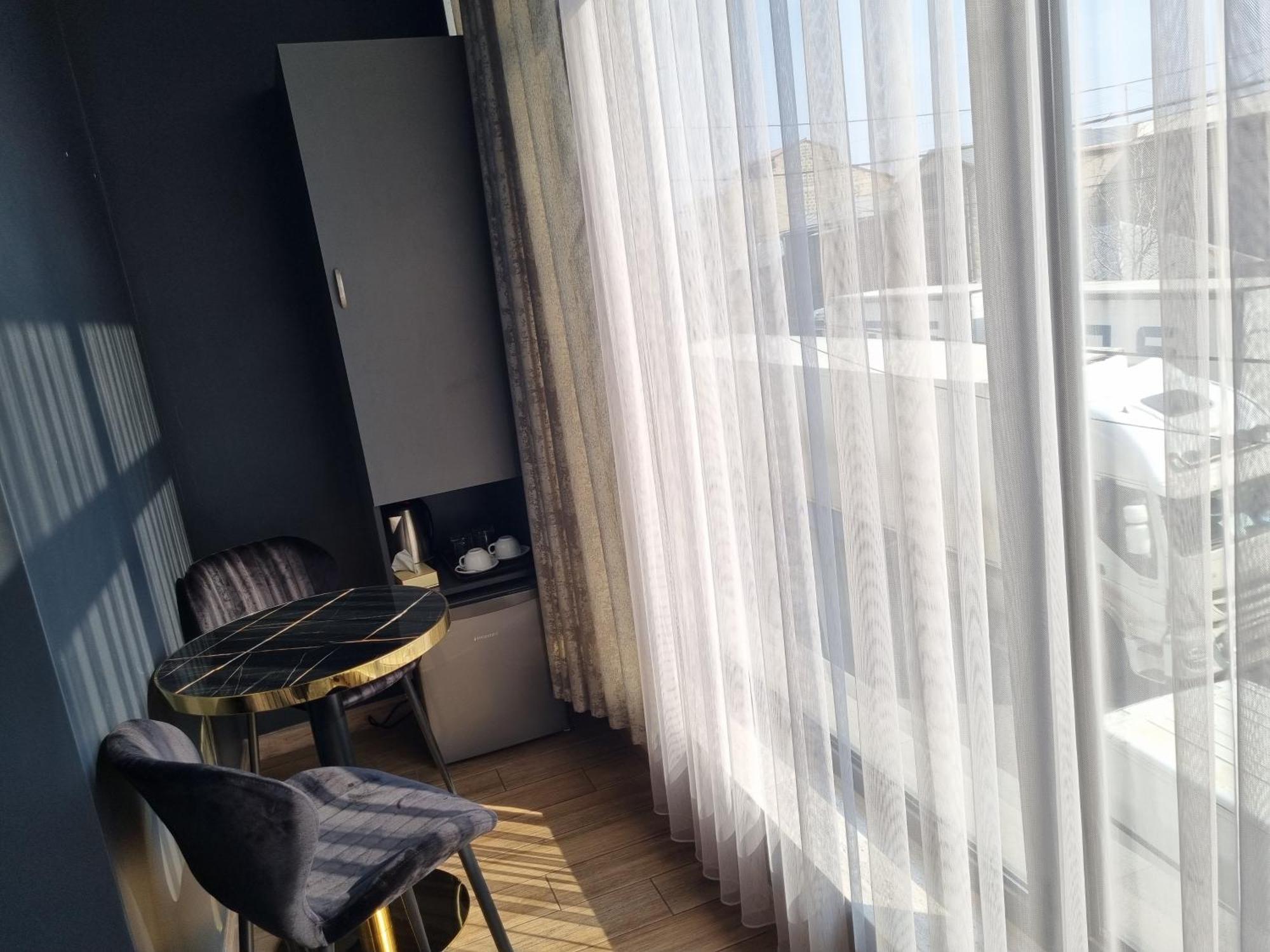 Day Inn Hotel Erevan Exterior foto